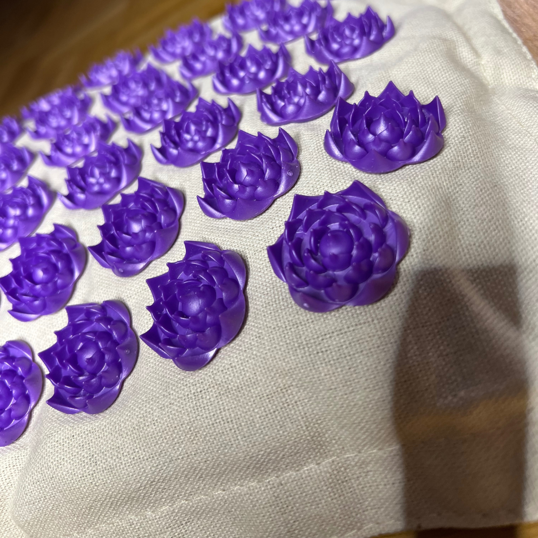 Coussin d'acupression violet pour le travail et le voyage