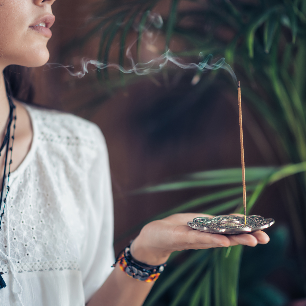 Les Pouvoirs de l'Encens : Un Voyage Sensoriel et Spirituel