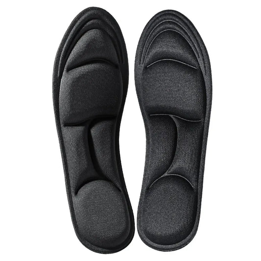 Semelles massage 5D Z150 noires tenues en main – 5 zones de massage en relief, confort et bien-être
