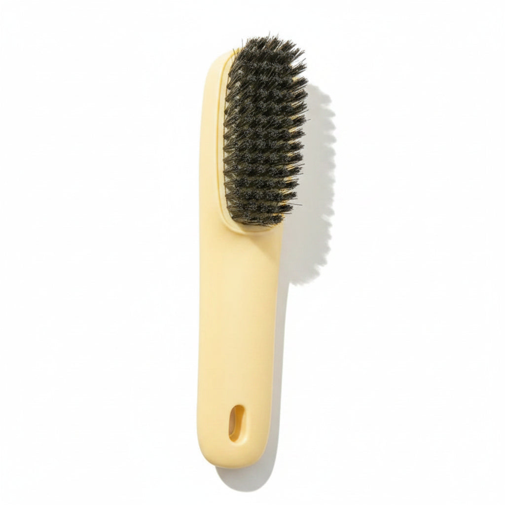 Brosse nettoyante chaussures coloris jaune – soies nylon dense – manche ergonomique – Ledoscare