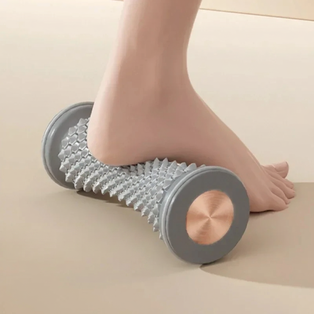 Rouleau de massage pieds utilisé en position assise – détente et récupération plantaire
