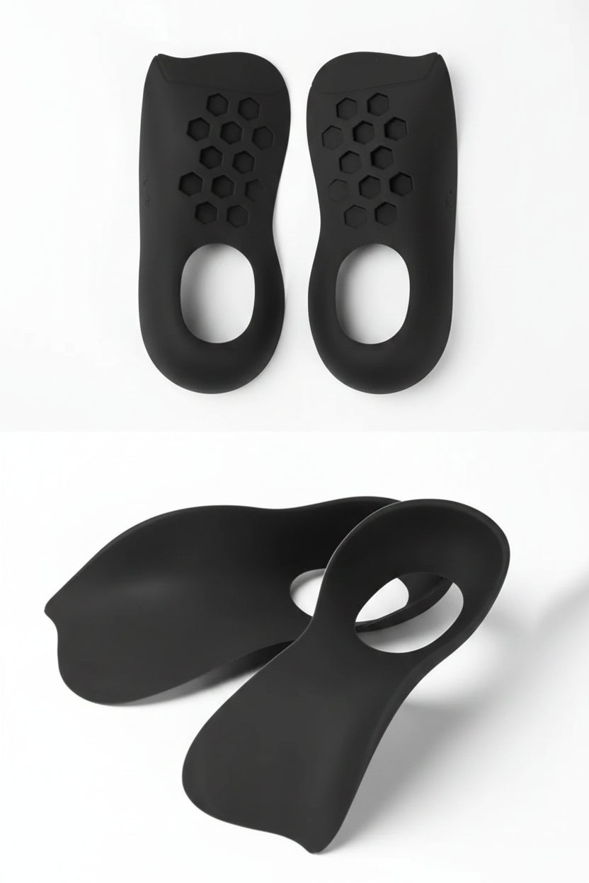 Soutiens talon et voûte plantaire en silicone noir – paire recto/verso, picots hexagonaux et pad ovale, fond blanc